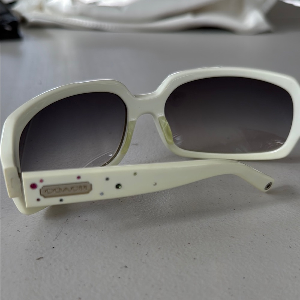 Coach Samantha Sunglasses - Picture 6 of 16